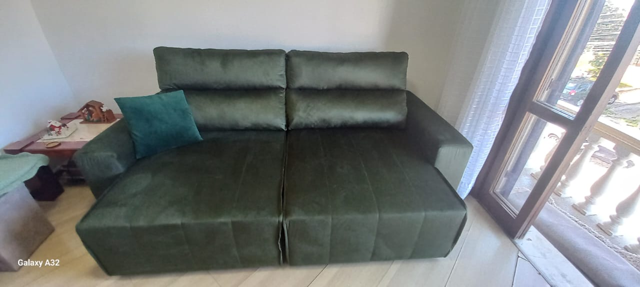 Sofá verde escuro renovado